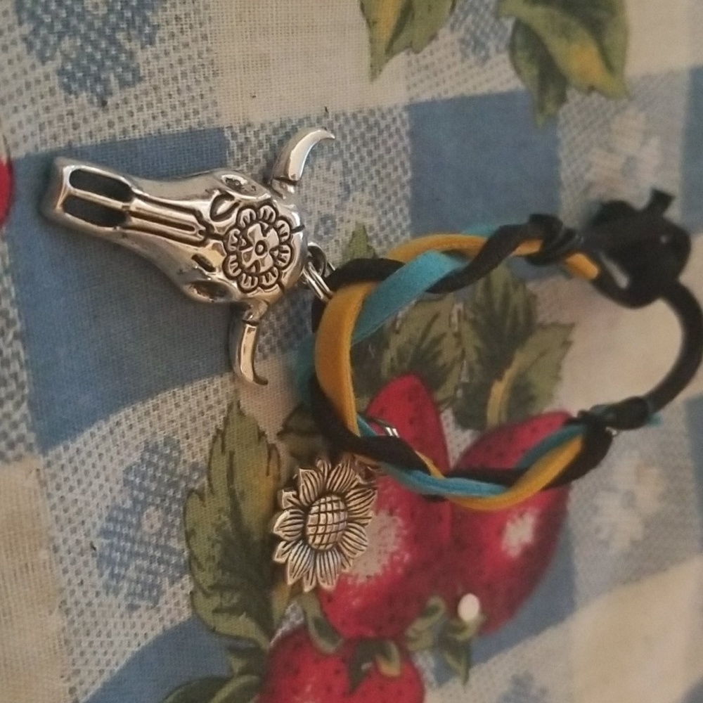 Hand made bracelets - Picture 2 of 3